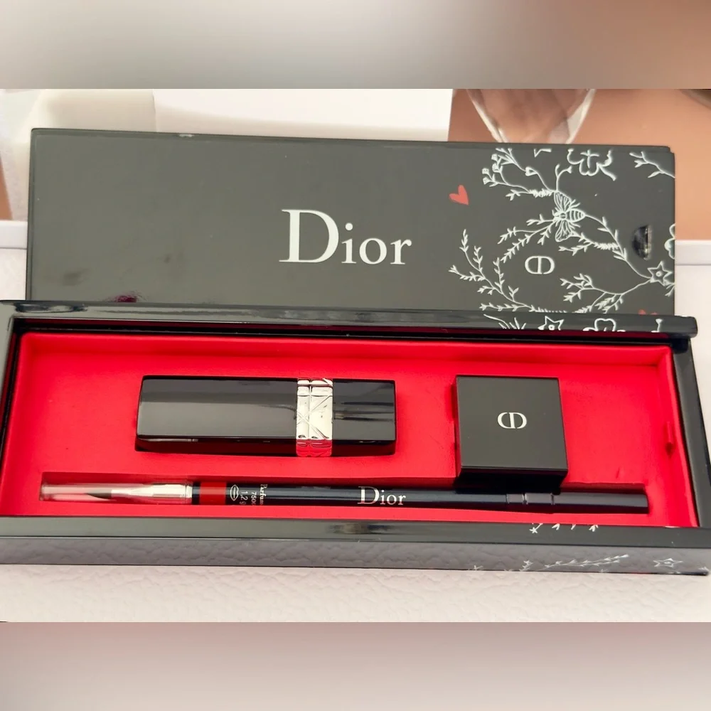 SOLD ❌ Rare Dior Collectible Beauty Box Makeup Gift Set - Picture 3 of 13